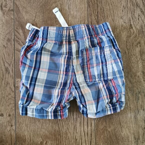 3/$10 Carter's baby boy shorts 12 M - Picture 3 of 4
